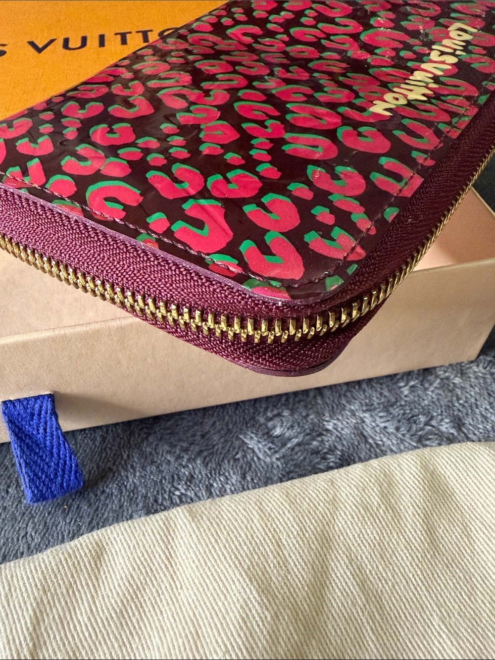 Louis Vuitton Rouge Leopard Print Vernis Zip-Around Wallet - Picture 5 of 8